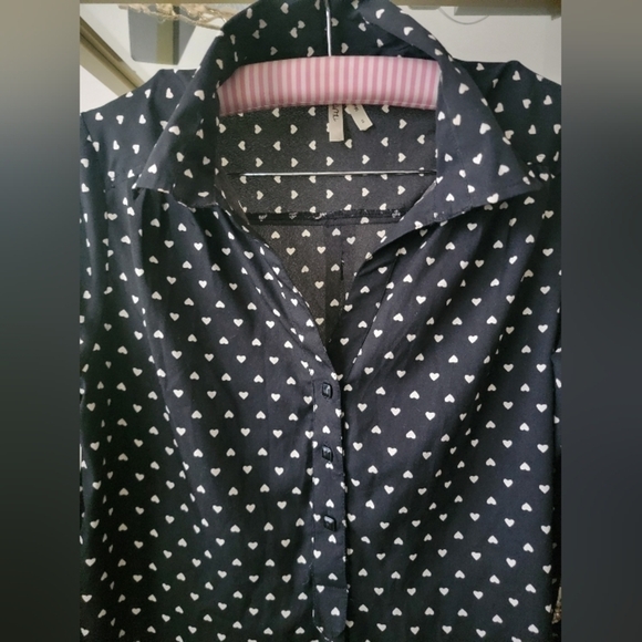 Black and White Collared Valentines Day Shirt - Women's Size Small - Picture 4 of 6